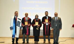 14-mart-tip-bayraminda-197-tip-ogrencisine-beyaz-onlukleri-giydirildi-mgxq1Bfe.jpg