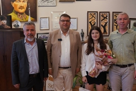 23-nisanda-baskanlik-koltugu-gelecegin-liderine-emanet.jpg