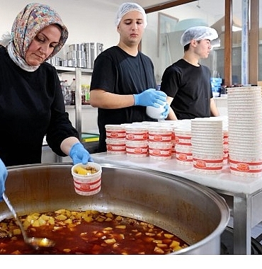250-vatandasa-her-gun-sicak-yemek.jpg