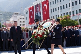 29-ekim-bayram-coskusu-celenk-sunumuyla-basladi.jpg
