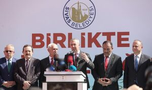 31-mart-yerel-secimlerinde-sivas-belediye-baskani-olarak-secilen-dr-adem-uzun-gorevi-devraldi-ORAlq6K4.jpg