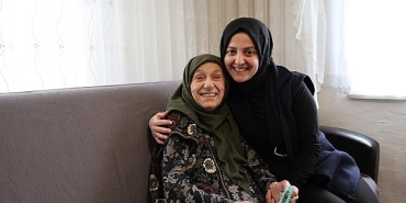 92-yasindaki-neriman-teyzeye-duygu-dolu-dogum-gunu-surprizi.jpg