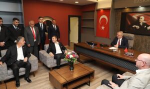 ahmet-akin-edremit-belediyesini-ziyaret-etti-ZkPfrdqb.jpg
