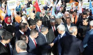 ak-partiden-diliskelesinde-govde-gosterisi-WxU2tksq.jpg