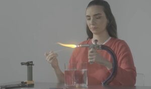 akfen-holdingin-8-mart-dunya-kadinlar-gunu-icin-hayata-gecirdigi-gorundugu-gibi-degil-filmi-AvYDYBec.jpg