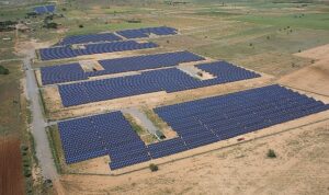 akfen-yenilenebilir-enerjiden-bir-haftada-66-mw-gucunde-uc-hibrit-gunes-santrali-yatirimi-anlasmasi-3NwpVCna.jpg