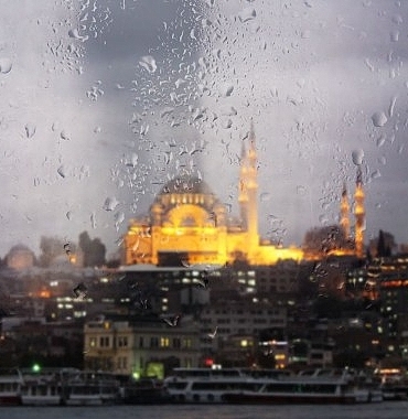 akom-istanbul-yilbasina-soguk-ve-yagisli-havayla-giriyor.jpg