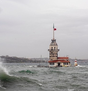 akomdan-pazartesi-uyarisi-firtina-ve-kuvvetli-saganak-yagis-bekleniyor.jpg
