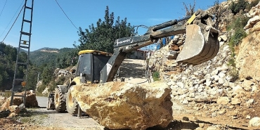 alanya-kirsalinda-yol-mesaisi-suruyor.jpg