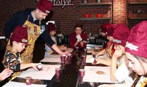 anadolu-efesin-one-team-projesinin-katilimcilari-kahve-dunyasinin-cikolata-atolyesinde-bulustu-mjl1tyRw.jpg