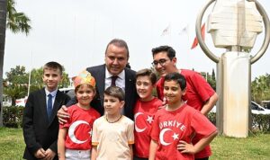 antalya-buyuksehir-belediyesi-23-nisani-coskuyla-kutladi-U41LacRz.jpg