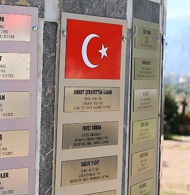 antalya-buyuksehir-belediyesinde-sehitlere-saygi.jpg