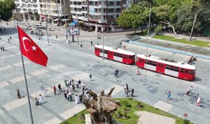 antalya-buyuksehir-cumhuriyet-meydanindaki-engelleri-kaldirdi-hTmh3WJ7.jpg