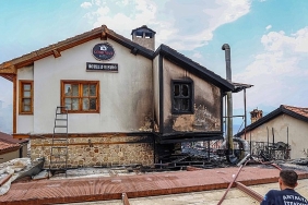 antalya-buyuksehir-itfaiyesi-3-dakikada-mudahale-etti.jpg