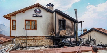 antalya-buyuksehir-itfaiyesi-3-dakikada-mudahale-etti.jpg