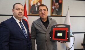 assuva-savunma-sanayi-baskani-remzi-basbug-yeni-gelistirdikleri-cihazi-nevsehir-belediyesine-hediye-etti-lTu6ZheF.jpg