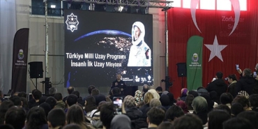 astronot-alper-gezeravci-inegolde-ogrencilerle-bulustu.jpg