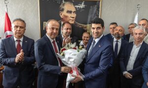 avcilarin-genc-baskani-caykara-gorevi-devraldi-PmgnDFtb.jpg