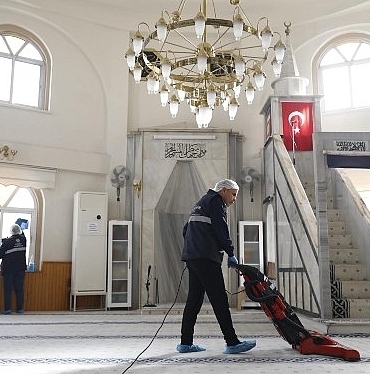 aydin-buyuksehir-belediyesi-camilerde-temizlik-calismalarini-surduruyor.jpg