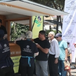 aydin-buyuksehir-belediyesi-sicak-havalarin-etkili-oldugu-bu-gunlerde-kent-genelinde-vatandaslarin-serinlemesi-icin-limonata-dagitimi-gerceklestirdi.jpg