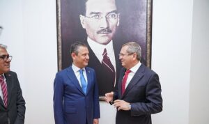 ayvalik-belediye-baskani-mesut-erginden-chp-genel-baskani-ozgur-ozel-ziyarette-bulundu-UxJY145k.jpg