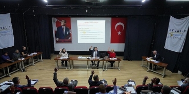 ayvalik-belediyesi-2026-yili-butcesi-3-milyar-turk-lirasi-olarak-oy-birligiyle-onaylandi.jpg