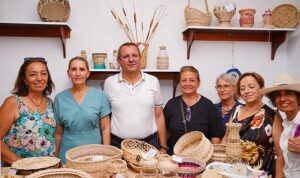ayvalik-belediyesi-mahalleevlerindeki-kadinlar-tarafindan-uretilen-birbirinden-guzel-el-emegi-goz-nuru-hediyeler-el-vbpgRkTC.jpg