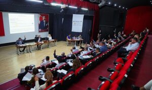 ayvalik-belediyesi-mayis-ayi-olagan-meclis-toplantisi-vural-sinemasi-nejat-uygur-sahnesinde-gerceklestirildi-can-7H1QVejJ.jpg