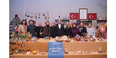 ayvalikli-kadinlar-mahalleevlerinde-uretiyor-aile-butcesine-katki-sagliyor.jpg