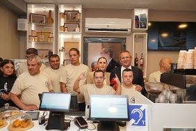 ayvalikta-ilk-engelsiz-kafe-hizmete-acildi.jpg