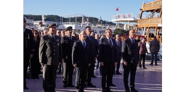 ayvalikta-ogretmenler-gunu-coskuyla-kutlandi.jpg