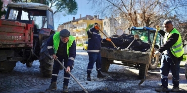 ayvalikta-yol-bakim-ve-onarim-calismalari-suruyor.jpg