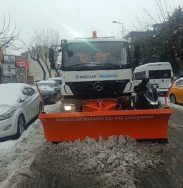 bagcilar-belediyesi-karla-mucadele-timi-sahada.jpg
