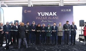 bakan-goktas-konya-buyuksehirin-yunaka-kazandirdigi-kapali-pazar-yerinin-acilisini-yapti-dLws7ugv.jpg