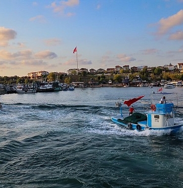 Balıkçının umudu denizde, Büyükşehir yanında