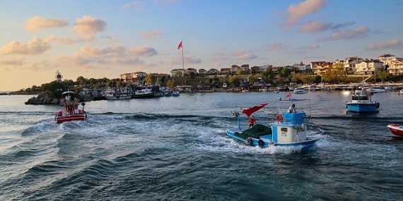 Balıkçının umudu denizde, Büyükşehir yanında