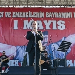 baskan-abdullah-ozyigit-1-mayista-emekcilerle-yurudu.jpg