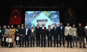 baskan-altay-aksehirde-esnafla-ve-genclerle-bulustu-5vESYRhd.jpg