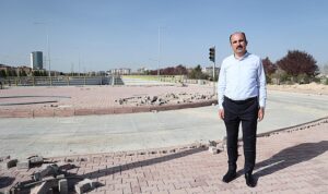 baskan-altay-alttan-gecis-verdigimiz-firat-caddesi-koprulu-kavsagini-mayis-basinda-tamamen-hizmete-acmis-DOKMkwI9.jpg