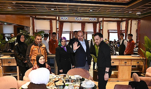 baskan-altay-konyadaki-gazzeli-ailelerle-iftar-sofrasinda-bulustu.jpg
