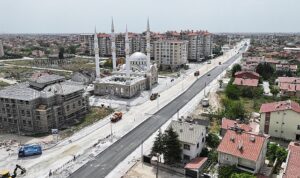 baskan-altay-kucuk-aymanas-caddesinde-sicak-asfalt-calismasina-basladik-qXP2MEYG.jpg