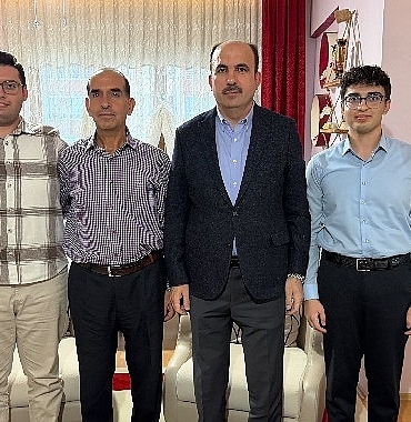 Başkan Altay, “Vefa Umresi” ile Kutsal Topraklara Giden Vatandaşları Evlerinde Ziyaret Etti