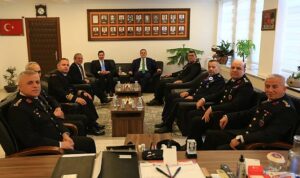 baskan-arastan-bayram-sabahi-vatandaslara-simit-ve-peynir-4YsRq1ix.jpg