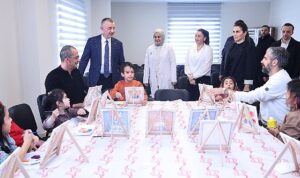 baskan-buyukakin-anne-sehir-begonyada-katilimcilarla-bulustu-CR9C9yyJ.jpg