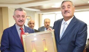baskan-buyukakin-erzurumlular-vakfi-baskani-ahmet-onal-ve-kars-ardahan-igdir-vakfi-baskani-isa-bozkurt-ile-vMZJky7q.jpg