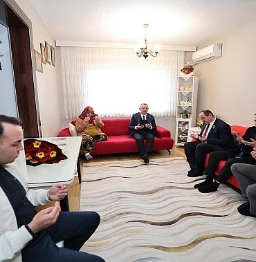 baskan-buyukakindan-sehit-ailesine-bayram-ziyareti-sizler-her-zaman-bas-tacisiniz.jpg