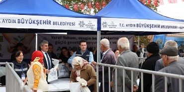 baskan-cercioglu-ata-tohumlarindan-uretilen-fideleri-karacasuda-vatandaslarla-bulusturdu.jpg