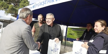 baskan-cercioglu-ata-tohumlarindan-uretilen-fideleri-koskte-vatandaslarla-bulusturdu.jpg