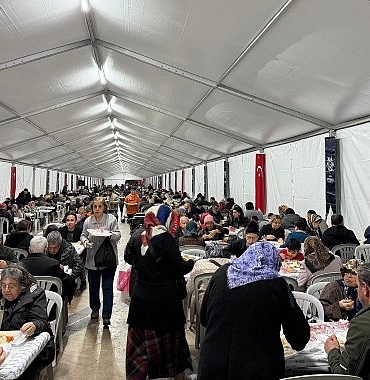 baskan-cercioglu-binlerce-vatandasi-her-gun-iftar-sofralarinda-bulusturmayi-surduruyor.jpg