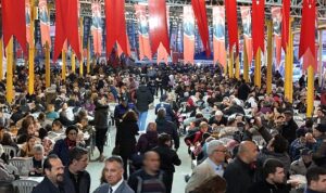 baskan-cercioglu-sokede-iftar-programinda-vatandaslarla-bulustu-I1qMMKUd.jpg